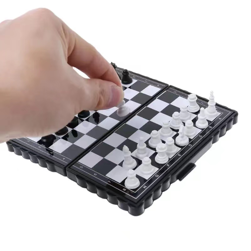 Mini jeu d'échecs magnétique p - Board Game Cafe avis et prix